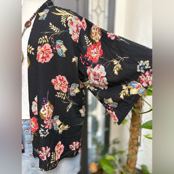Anthropologie’s Do Everything in Love Black Red Pink Olive Floral Kimono - Picture 4 of 12
